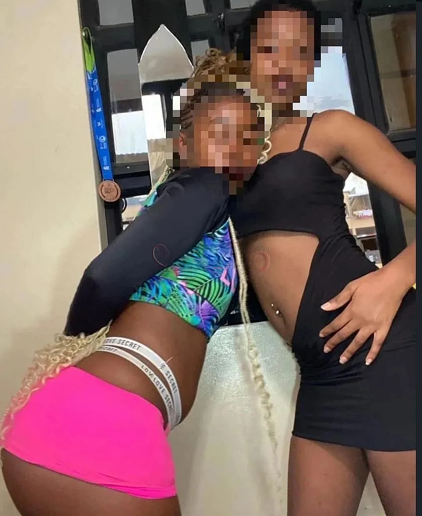 3 fille de 18 ans en partouse angré château baizz sans capot déplaceme
