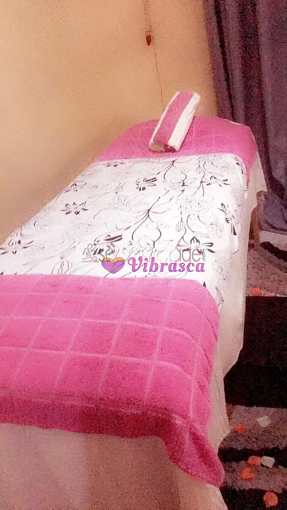 Nouvelles jeunes filles proposent massages de qualité